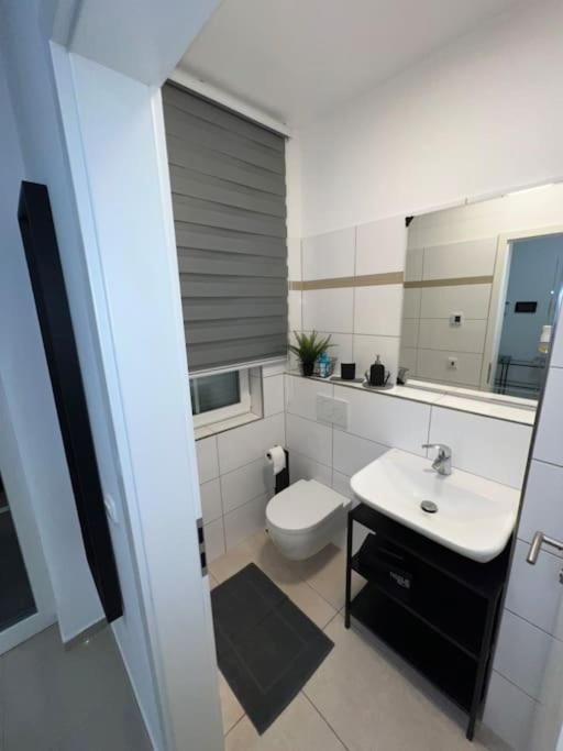 Apartamento Luxus-doppelhaushaelfte Im Ruhigen Blumenviertel Berlim
