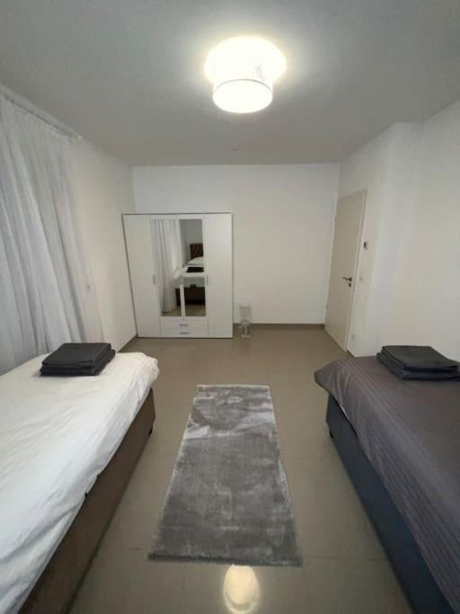 Luxus-doppelhaushaelfte Im Ruhigen Blumenviertel Apartamento Berlim